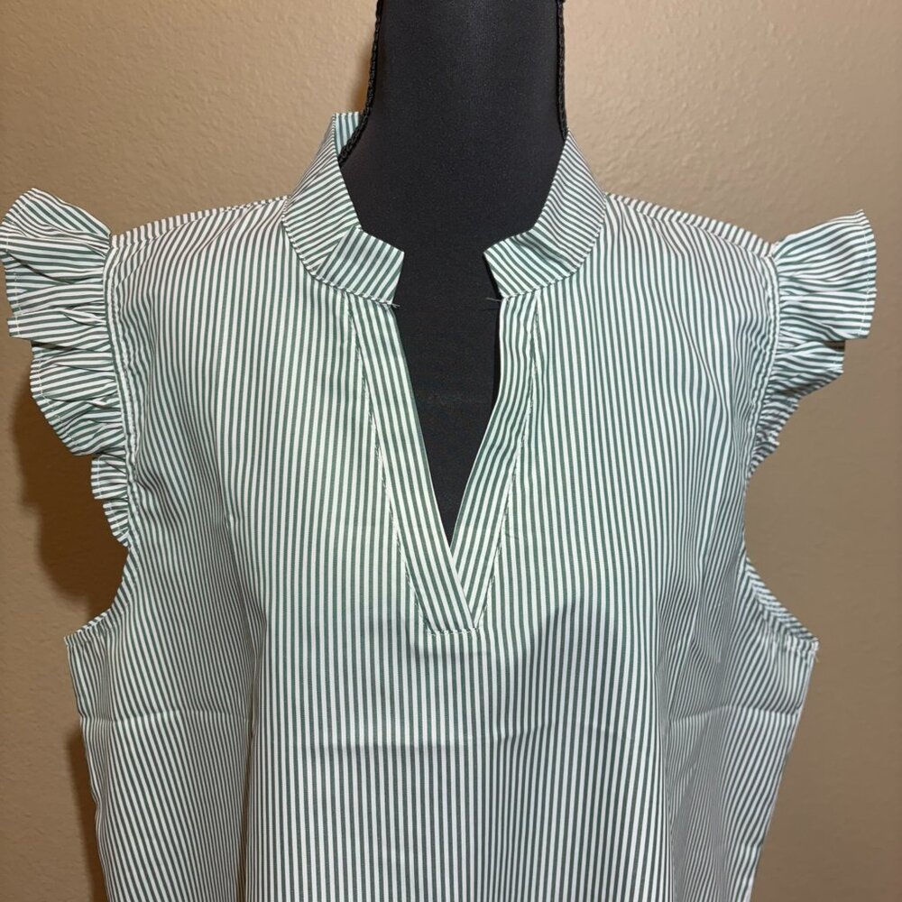 NWOT Sleeveless Green White Tunic V-Neck Striped Top - Picture 2 of 9